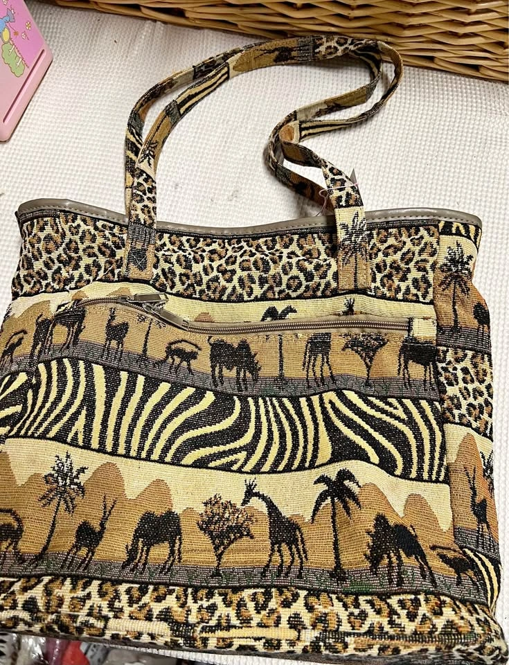 🏈 Zebra print tote bag