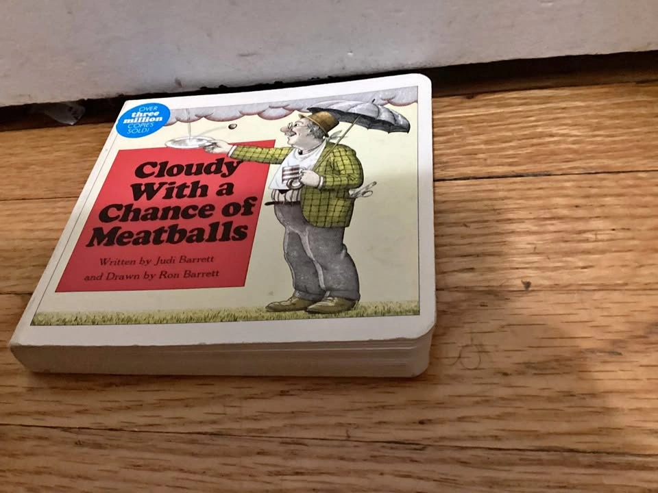 🏈 Cloudy With a Chance of Meatballs by Judi Barrett Board Book 🏈