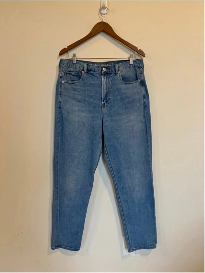 American Eagle High Rise Straight Leg Mom Jeans Size 12