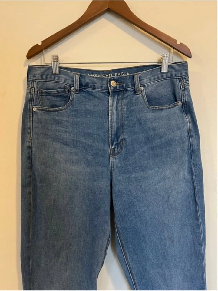 American Eagle High Rise Straight Leg Mom Jeans Size 12 - photo 2