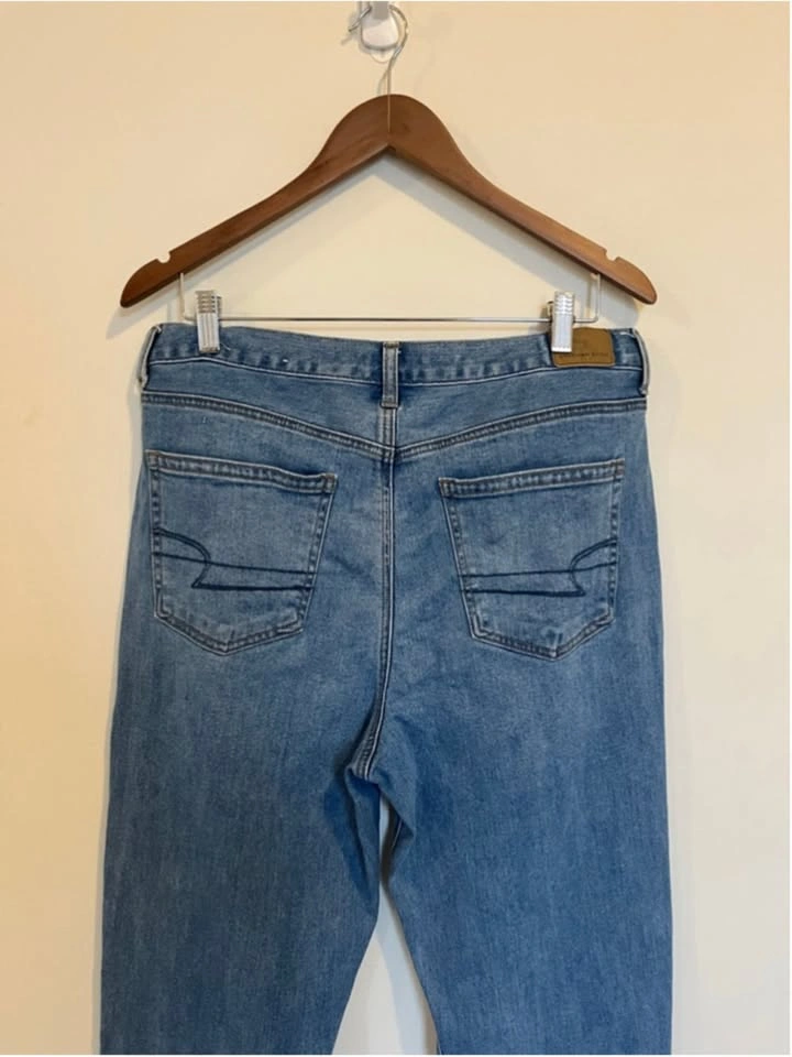 American Eagle High Rise Straight Leg Mom Jeans Size 12 - photo 4
