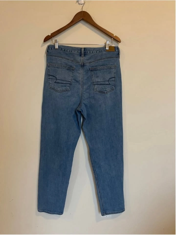 American Eagle High Rise Straight Leg Mom Jeans Size 12 - photo 5