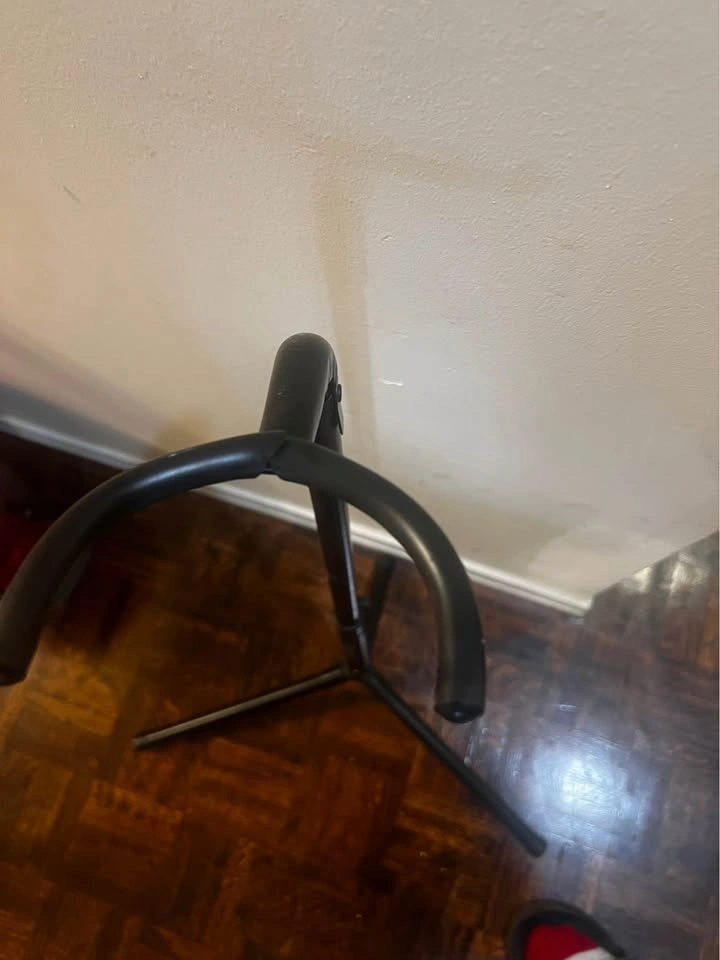 First Act Guitar Stand - photo 2