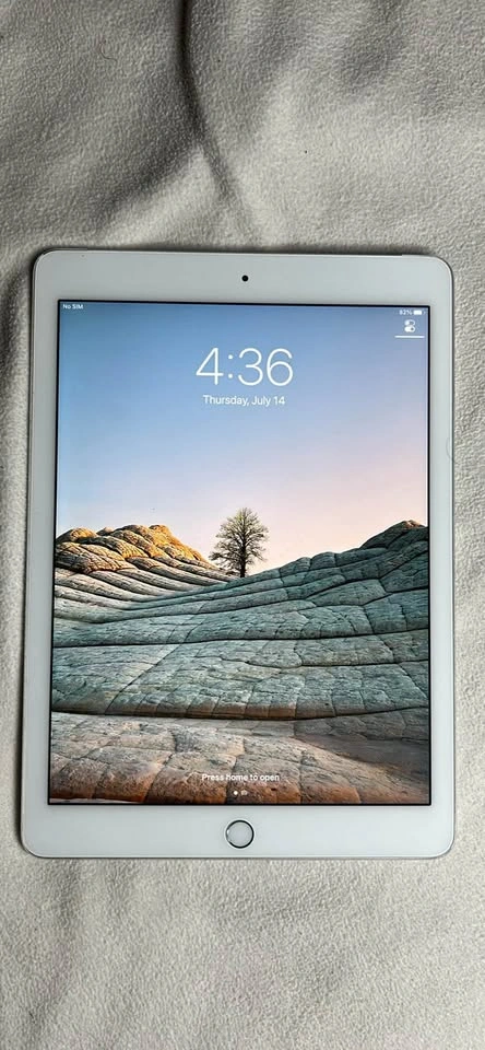 Bundle of TWO iPad Air 2’s, W/cases - photo 3
