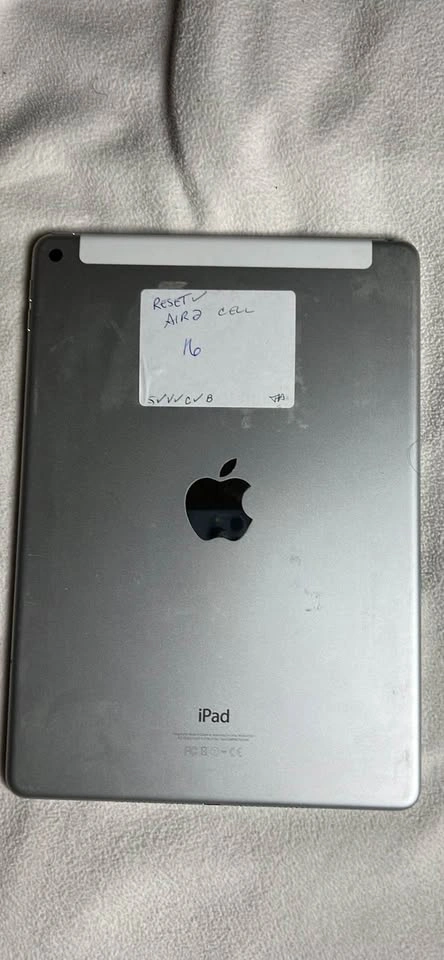 Bundle of TWO iPad Air 2’s, W/cases - photo 5