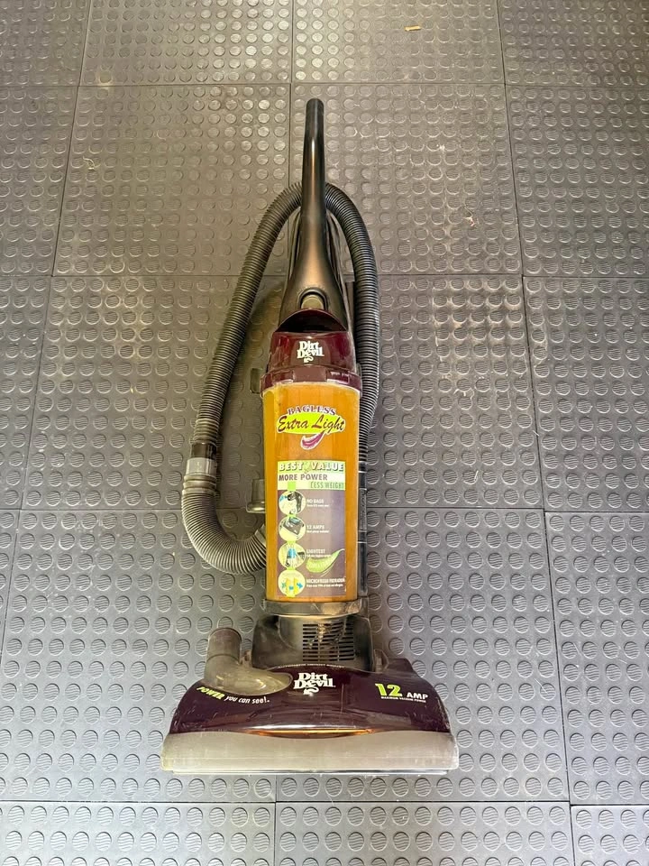 Dirt Devil Bagless Extra Light Vacuum