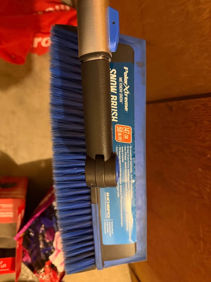 Polar Xtreme Snow Brush with Ice Scraper - photo 2
