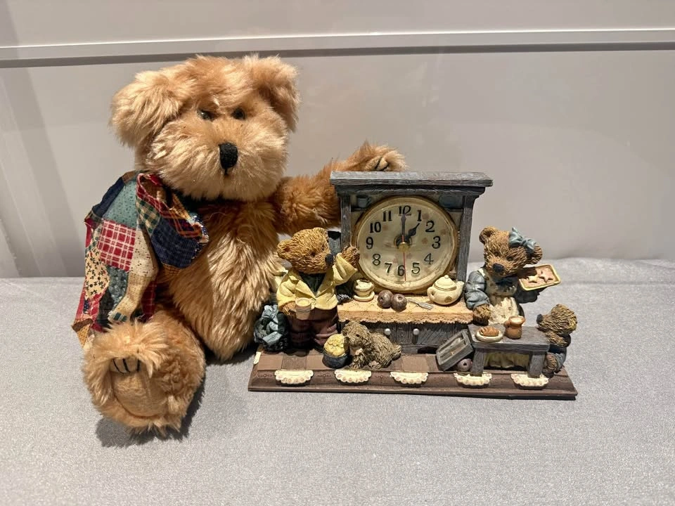 Collectible Bear clock featuring a resin teddy bear scene