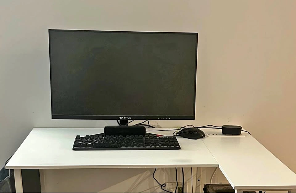 27” computer monitor (like-new condition)