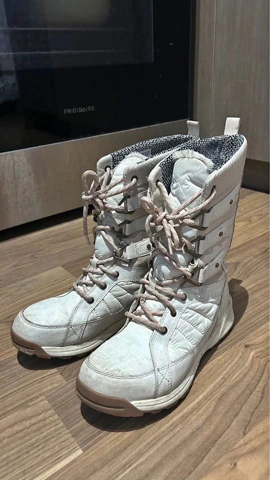 Columbia women snow boots