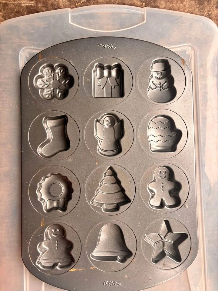 Wilton Christmas Holiday Christmas cookie pan