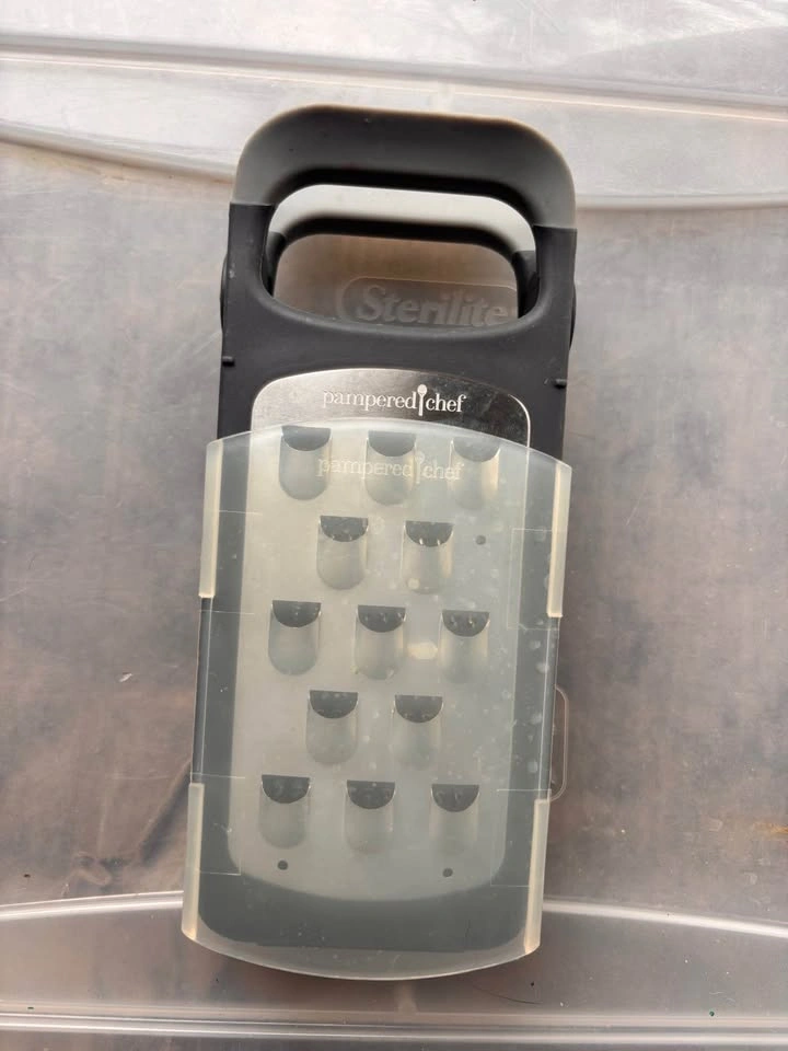 Pampered Chef Adjustable Double Grater - photo 2