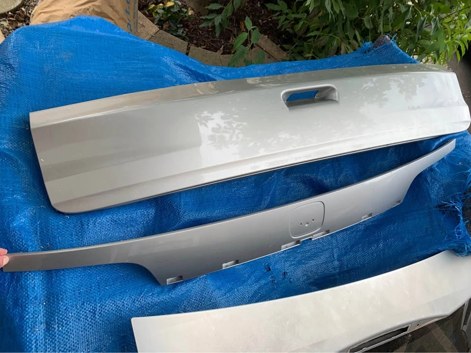 2012 Honda Crv tailgate shell - photo 2
