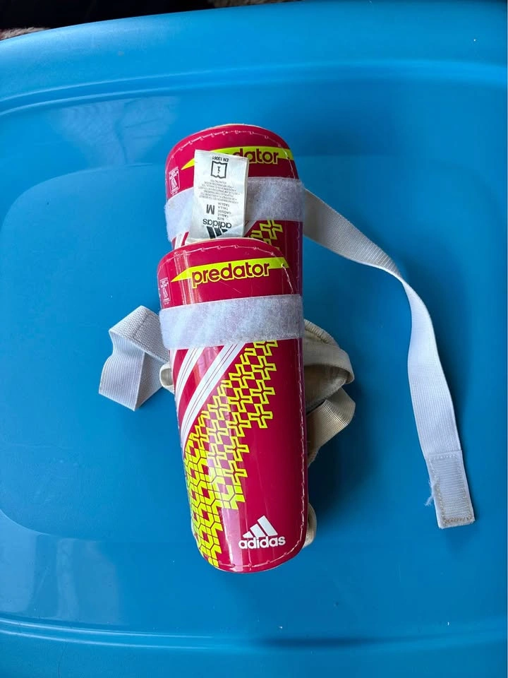 Adidas Predator Shin Guards Youth size medium