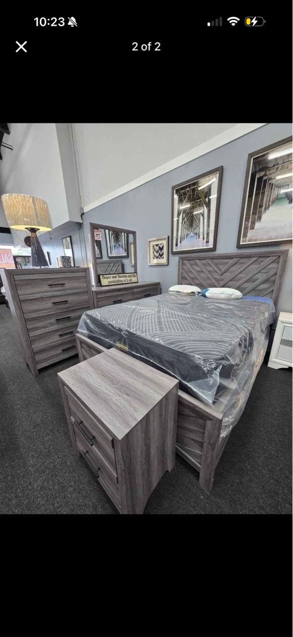 Gray Wood Bedroom Set with Bed, Dresser, Mirror & Nightstand