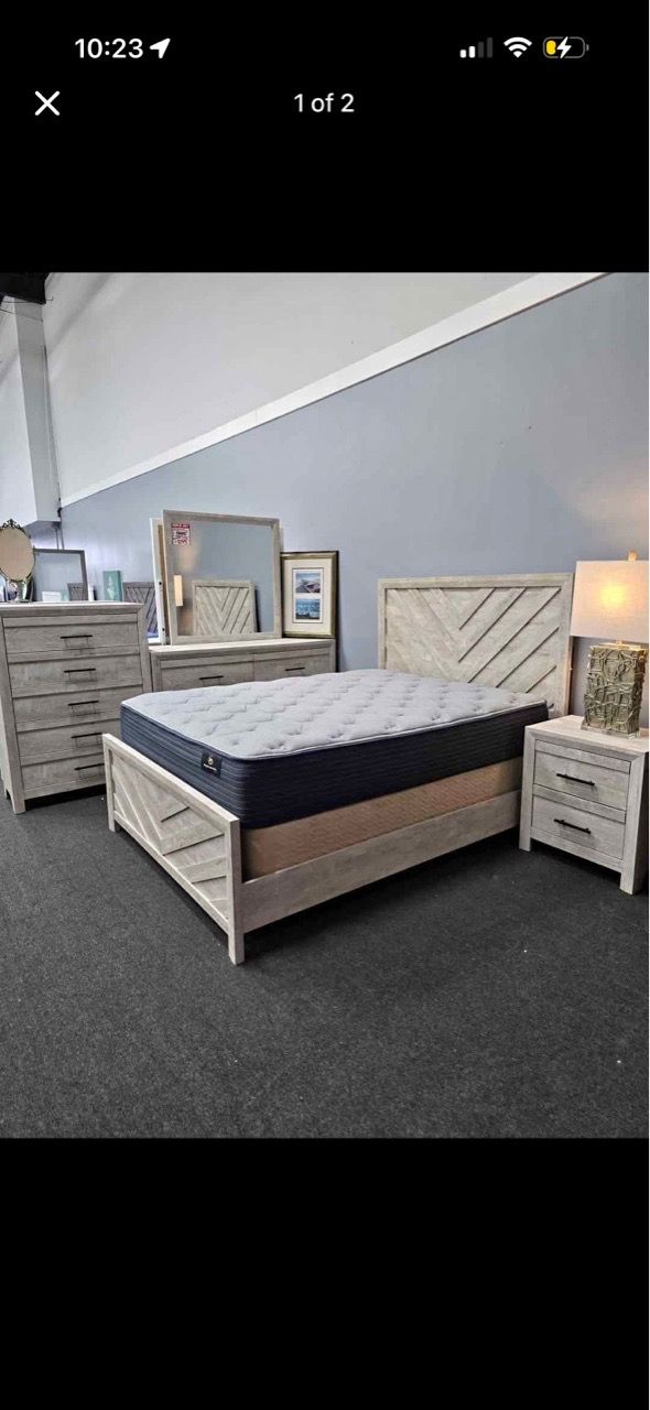 Gray Wood Bedroom Set with Bed, Dresser, Mirror & Nightstand - photo 2
