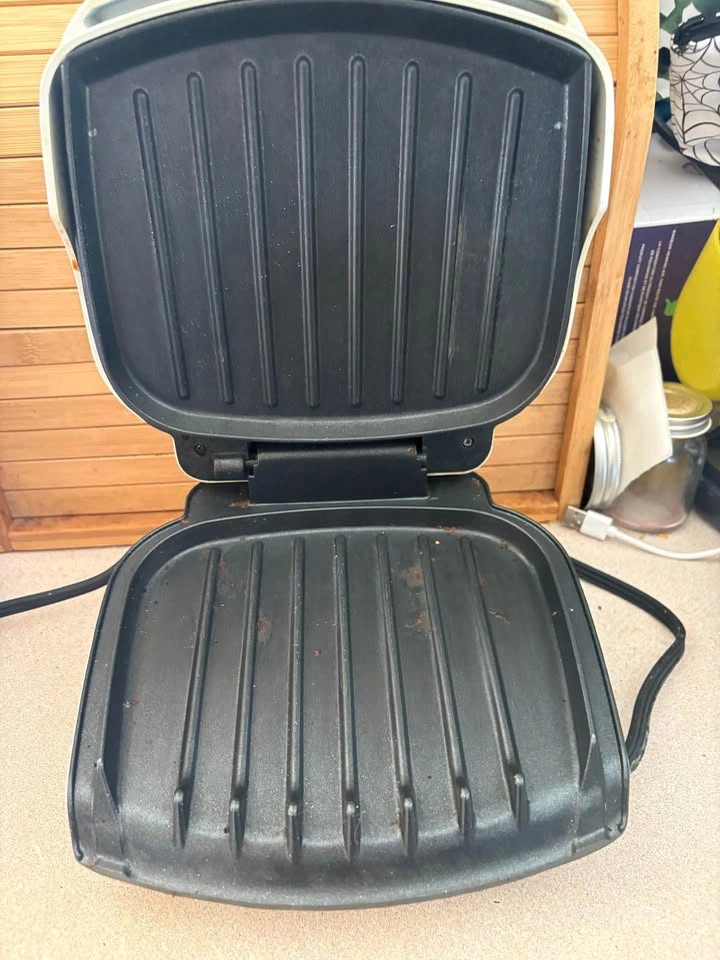 George Foreman Lean Mean Fat Reducing Grilling Machine - photo 3
