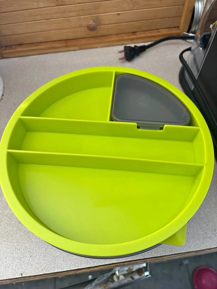 Pampered Chef Salad Cutting Bowl Set