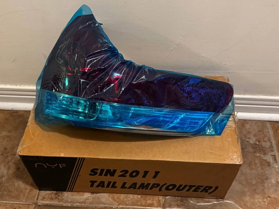 Brand New Toyota Sienna Right Outer Tail Light Assembly - photo 2