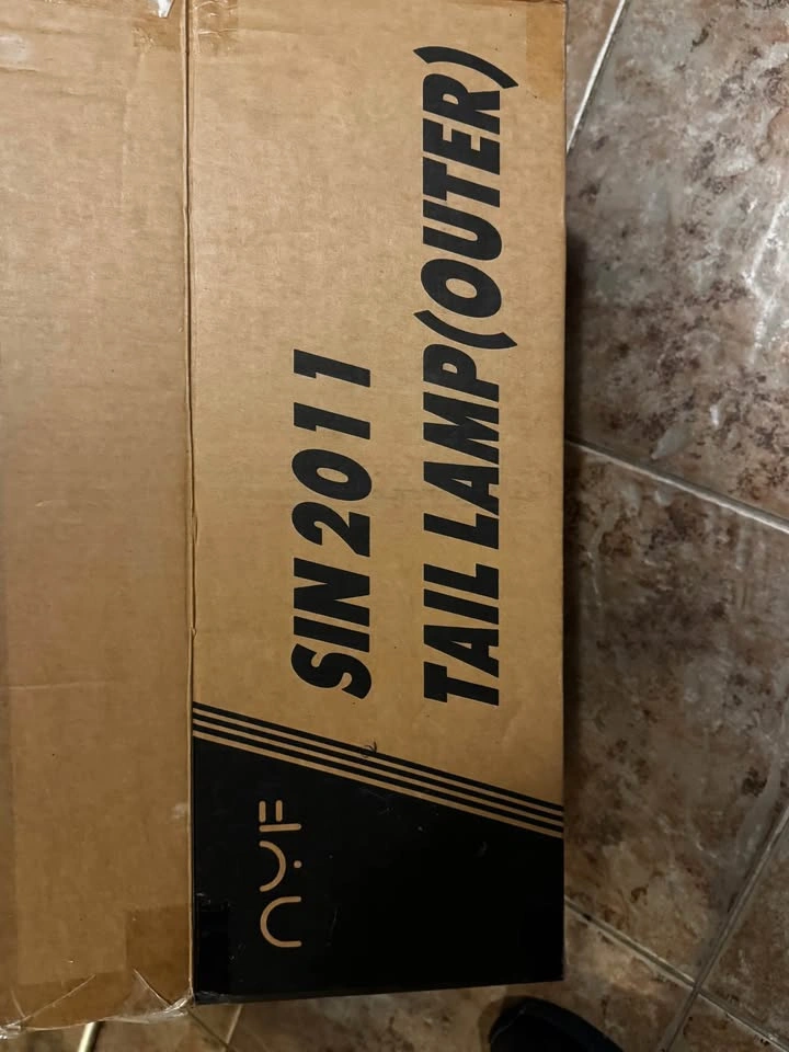 Brand New Toyota Sienna Right Outer Tail Light Assembly - photo 4