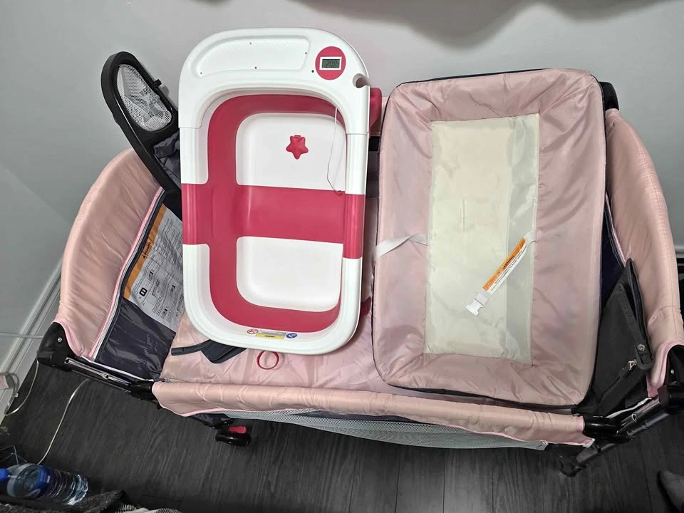 Bedside Bassinet 5 in 1 and Baby Bathtub