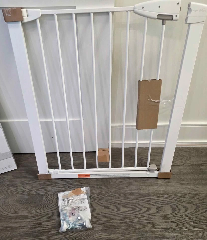 MUNCHKIN EASY CLOSE BABY GATE - photo 3