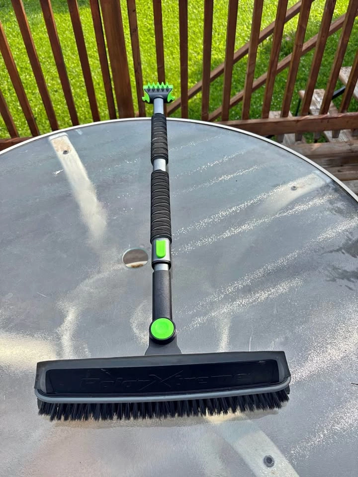 PolarXtreme snow brush and ice scraper