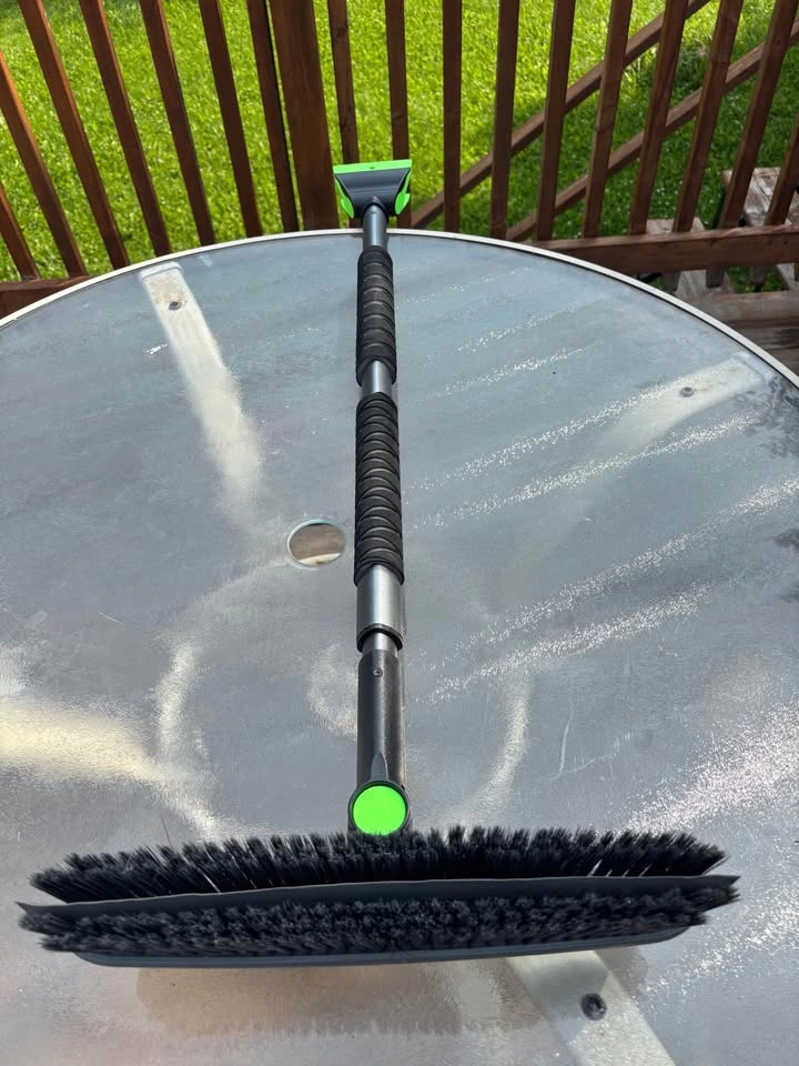 PolarXtreme snow brush and ice scraper - photo 2