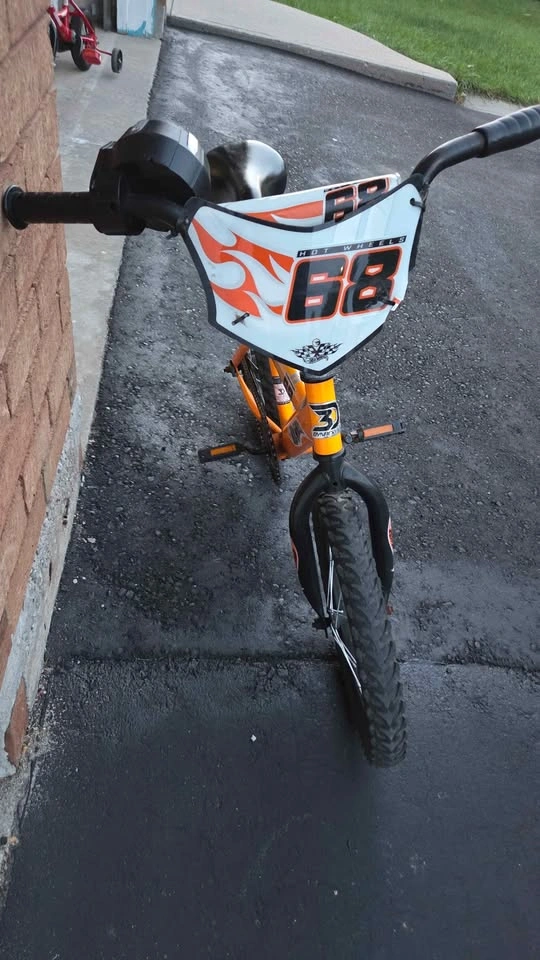 Dynacraft Hot Wheels 16" Kids Bike🏈 - photo 2