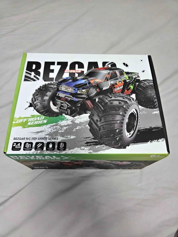 BEZGAR Remote Control Monster Truck🏈