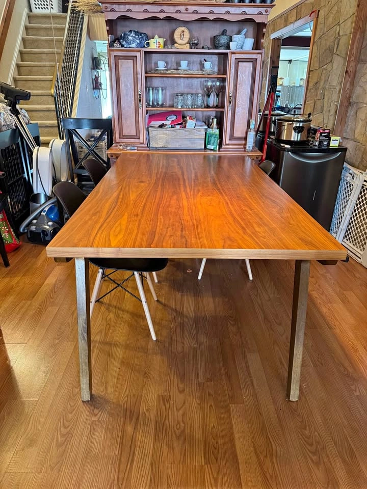 STRUCTUBE dining table
