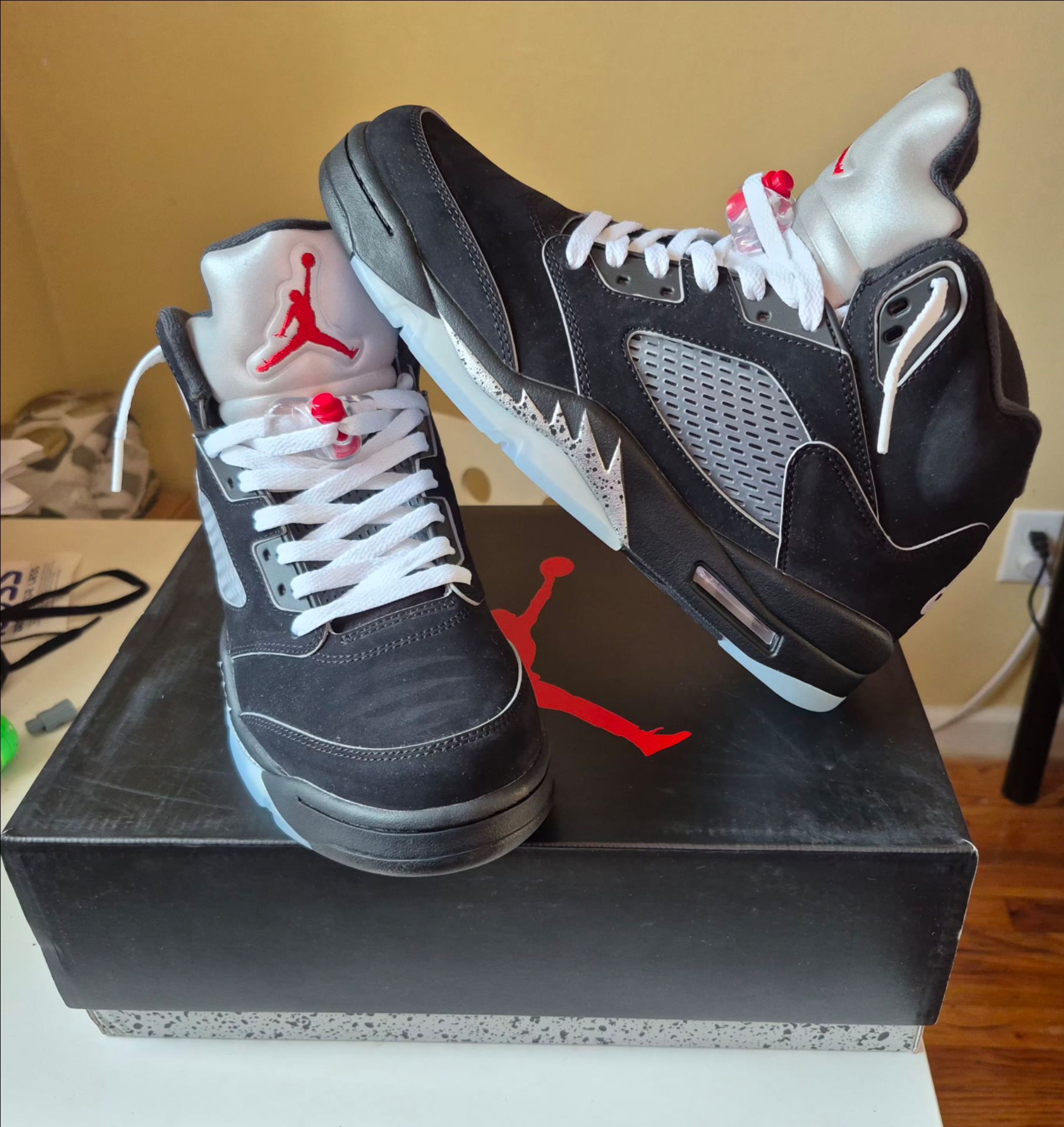 Air Jordan 5 Black Metallic Size 9.5 - photo 2