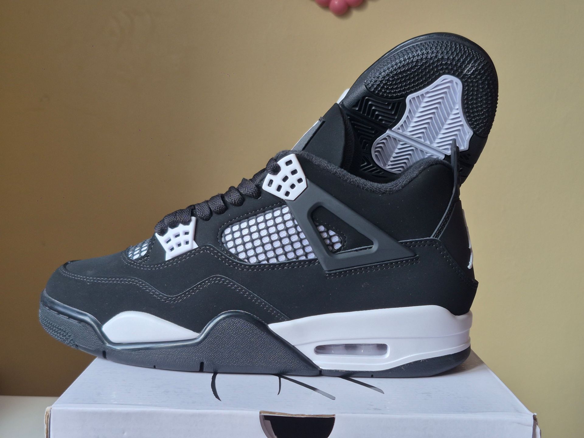 🏈Air Jordan 4 White Thunder Brand New