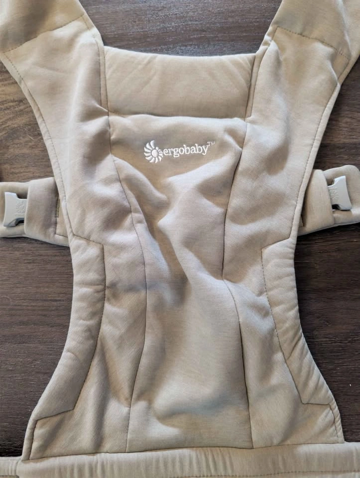 Ergobaby Embrace Baby Carrier - photo 3