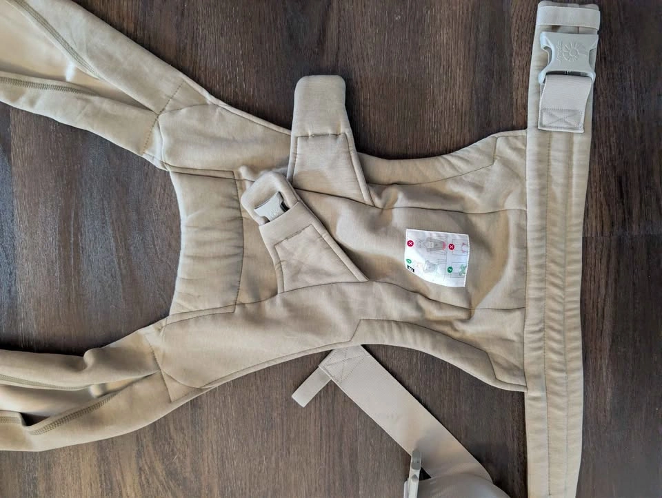 Ergobaby Embrace Baby Carrier - photo 5