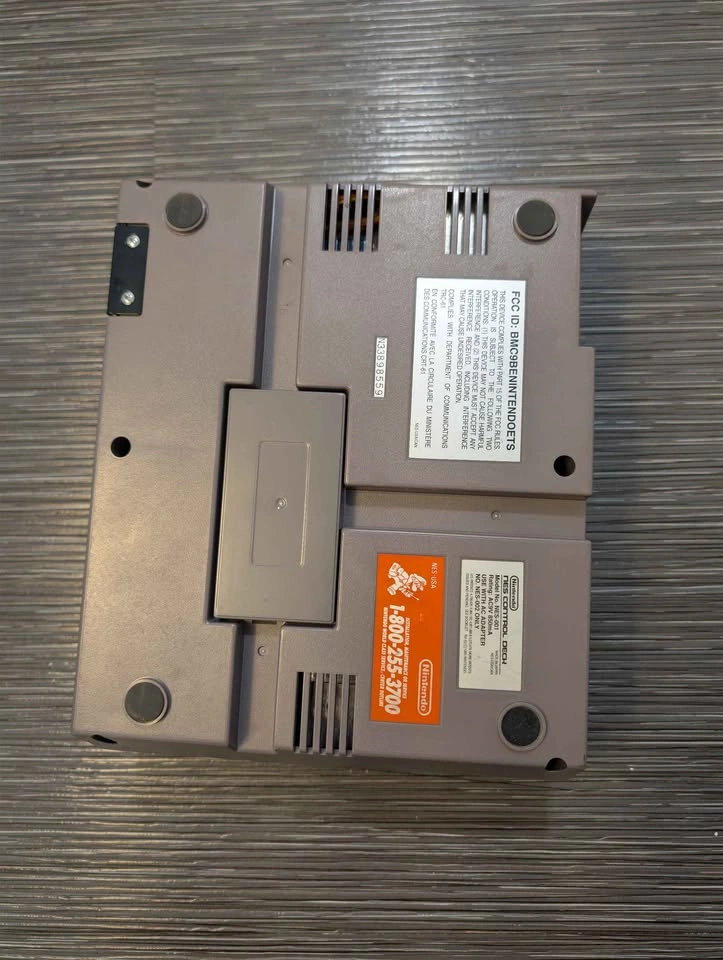 Nintendo Entertainment System (NES) Console - photo 4