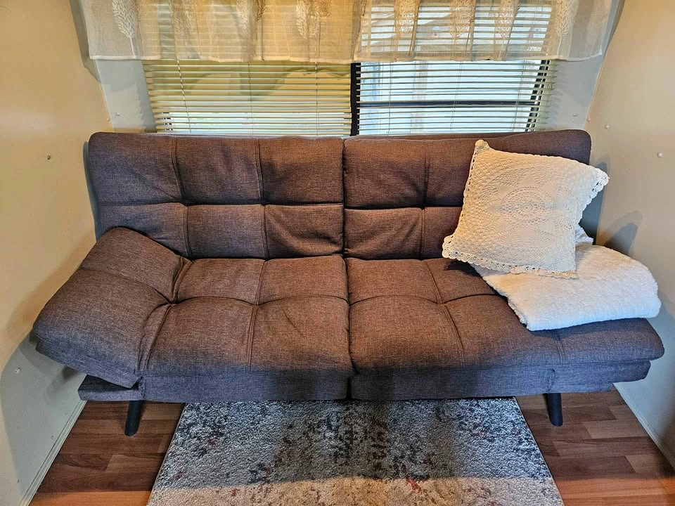 Loveseat, fold out bed