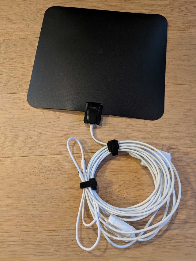 AmazonBasics Indoor Flat HDTV Antenna - photo 2