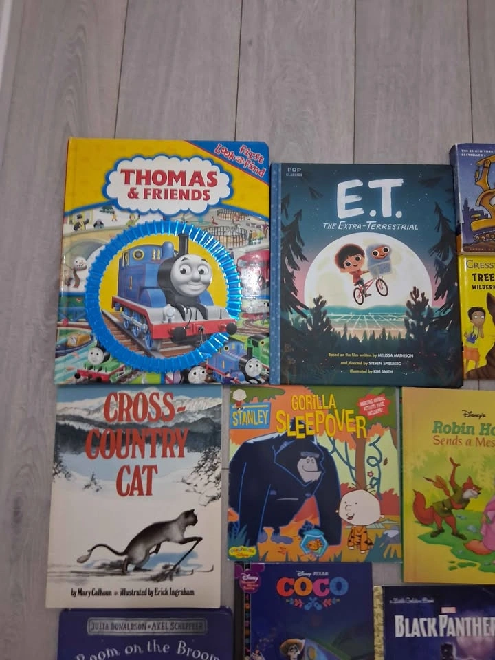 Children's Picture Book Bundle 12 books - Disney, Pixar, Marvel - photo 2