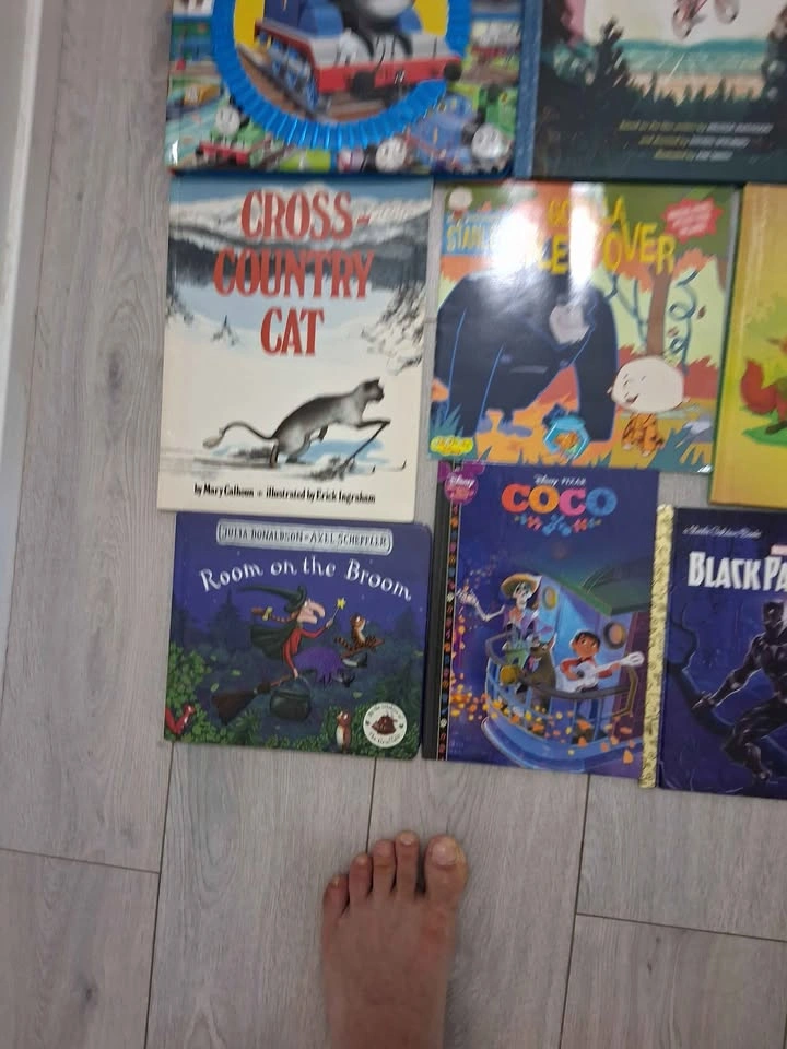 Children's Picture Book Bundle 12 books - Disney, Pixar, Marvel - photo 5