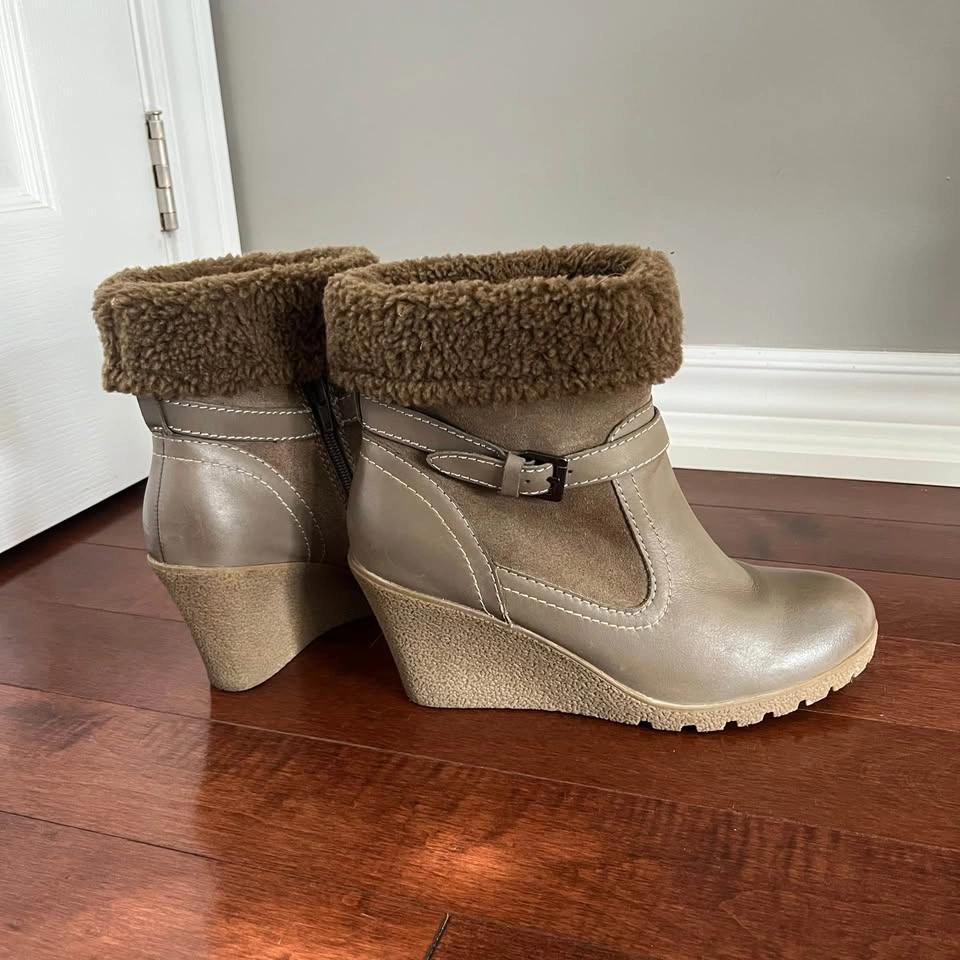 Women size 7.5 - winter boots with 3 inch heel - photo 2
