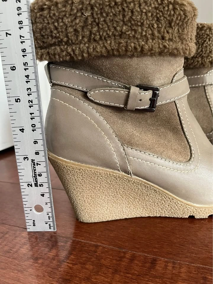 Women size 7.5 - winter boots with 3 inch heel - photo 3