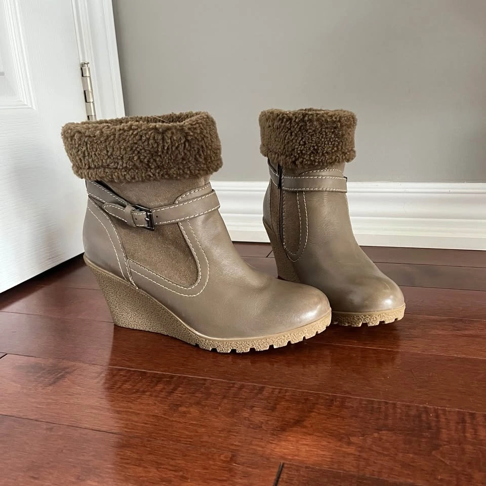 Women size 7.5 - winter boots with 3 inch heel - photo 4