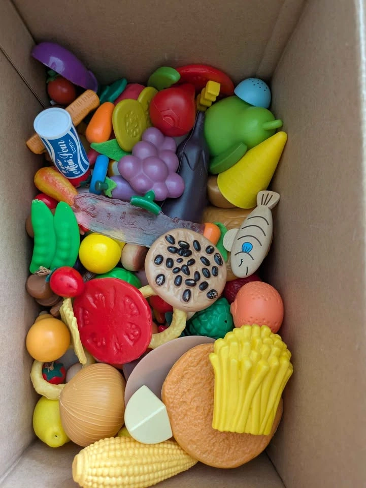 Ikea play kitchen + toy foods + tools & utensils - photo 4