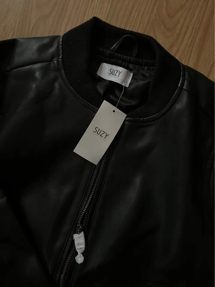 BNWT Suzy Shier Black Faux Leather Bomber Jacket - photo 2