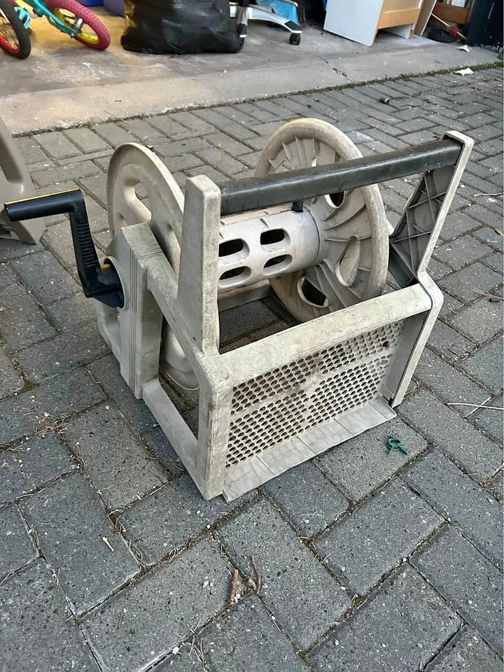 Suncast Garden Hose Reel Cart / Holder