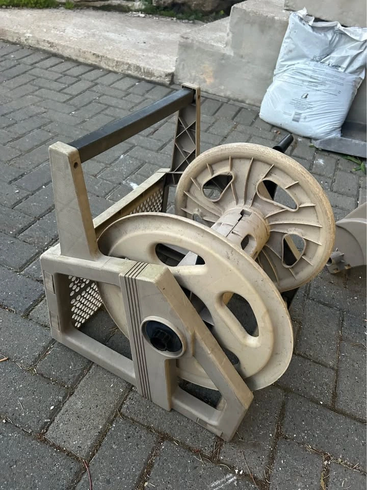 Suncast Garden Hose Reel Cart / Holder - photo 2