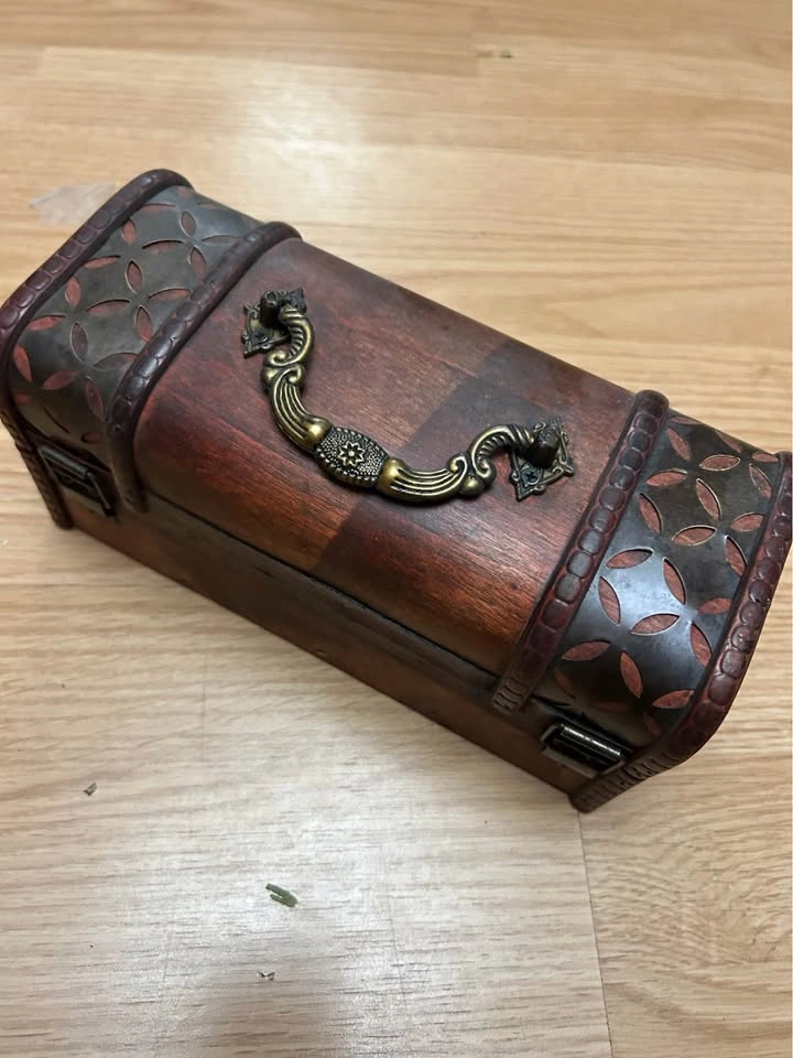 Vintage Style Wooden Treasure Chest Jewelry Box - photo 4