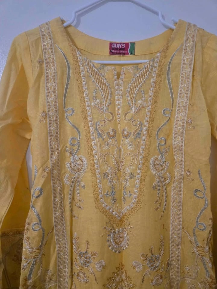 Dua's Yellow Embroidered Pakistani/Indian dress (3 peice) - photo 2