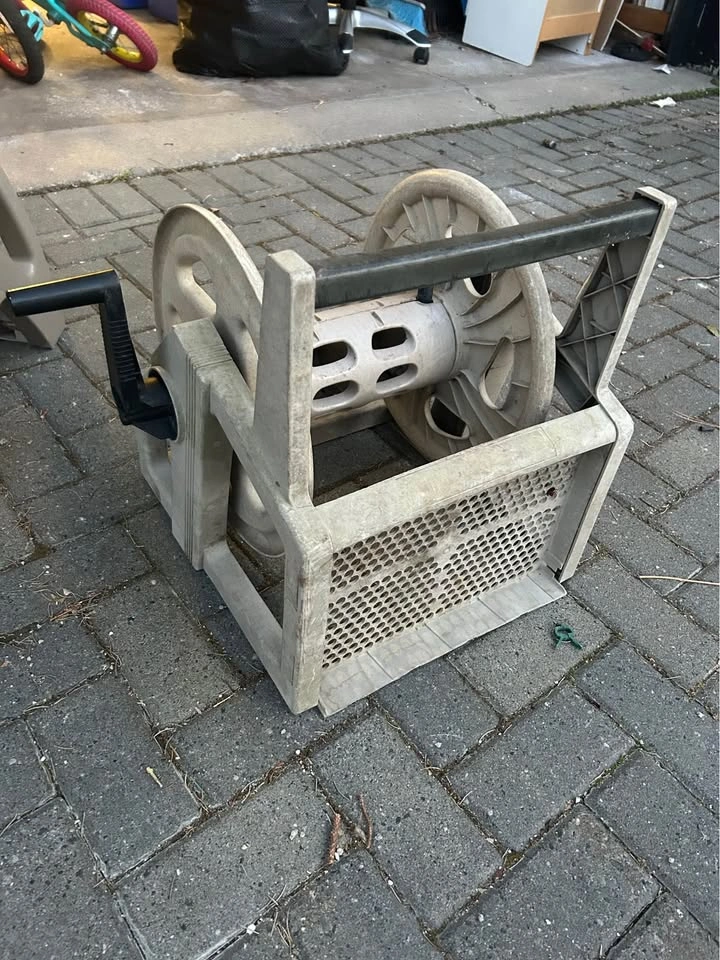 Suncast Garden Hose Reel - photo 2